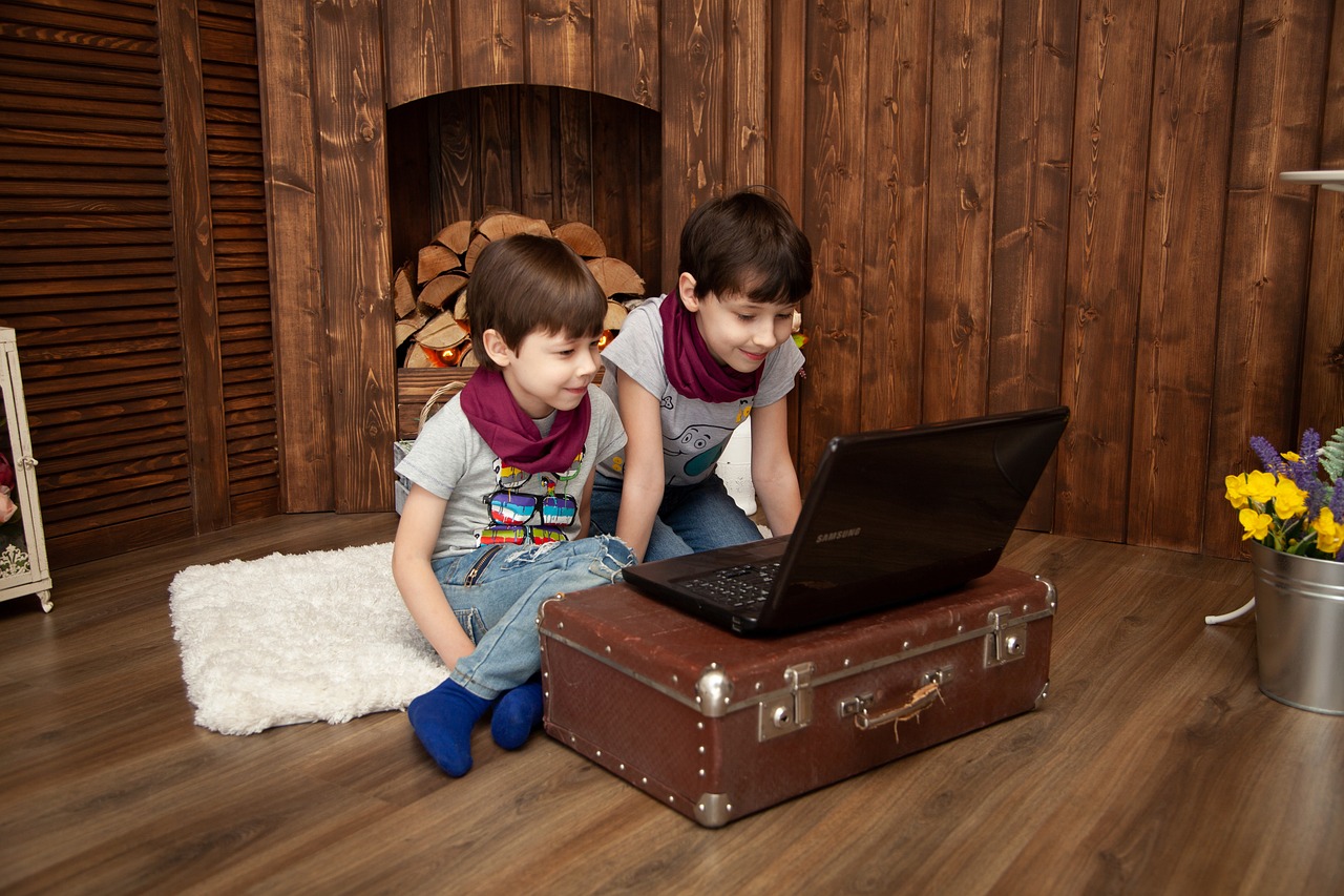 Kids, entertainment, notebook — Online Slots: Balancing Fun and Responsible Gaming