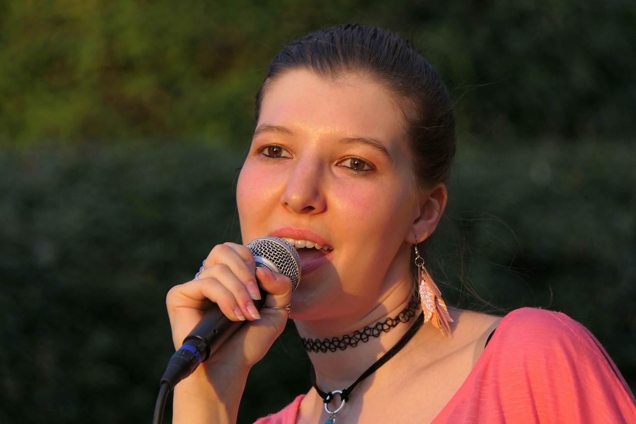 Singer, live music, singing — Playing at Your Own Pace: The Flexibility of Online Casino Gaming