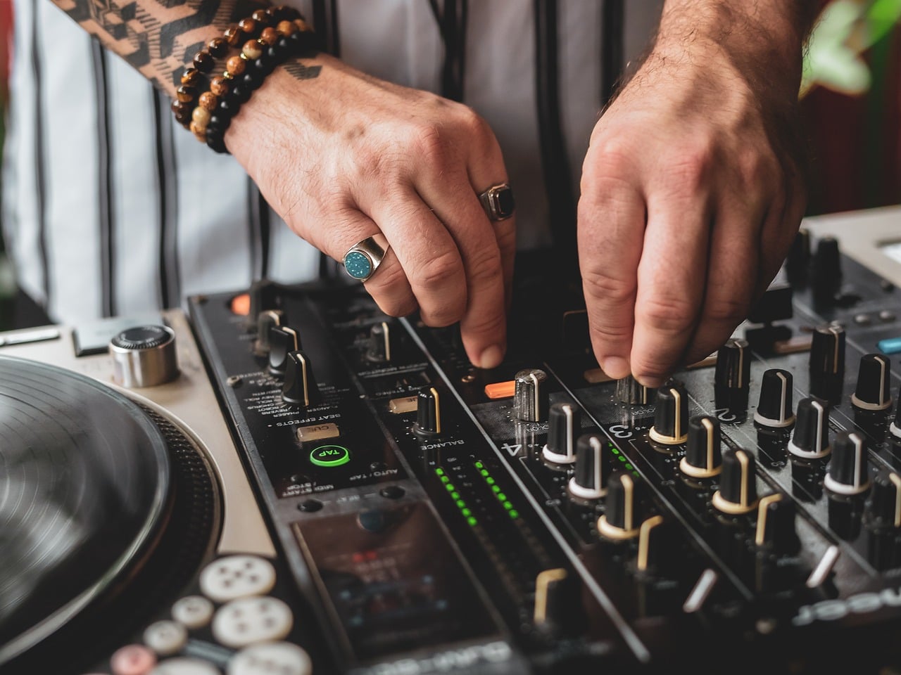 Dj, pioneer, rings — Remarkable areas of on-line SBOBET