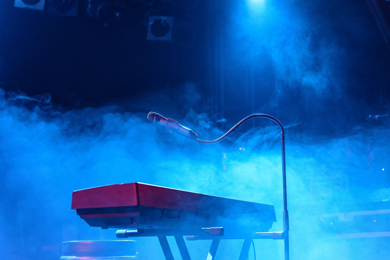 Stage, microphone, music — Learn the Ropes of Baccarat