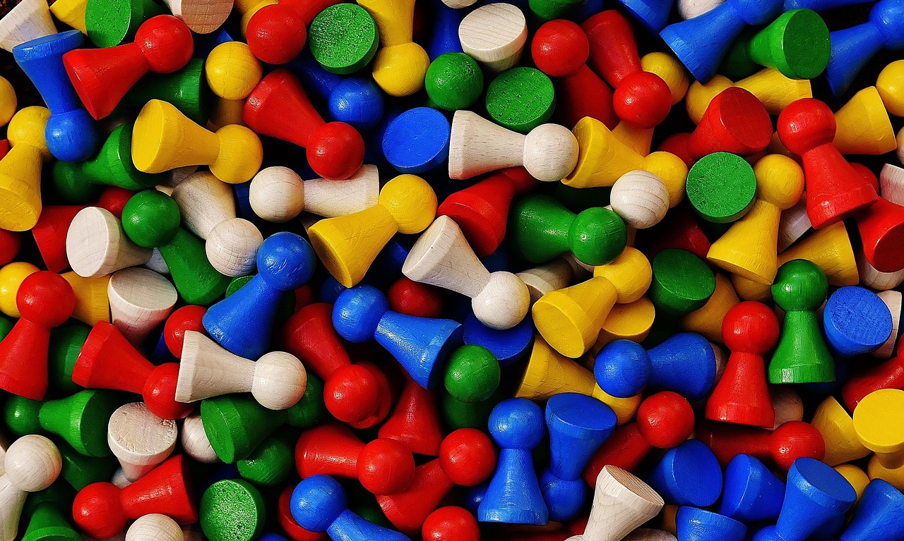 Play stone, multicoloured, characters — Texas Holdem Method
